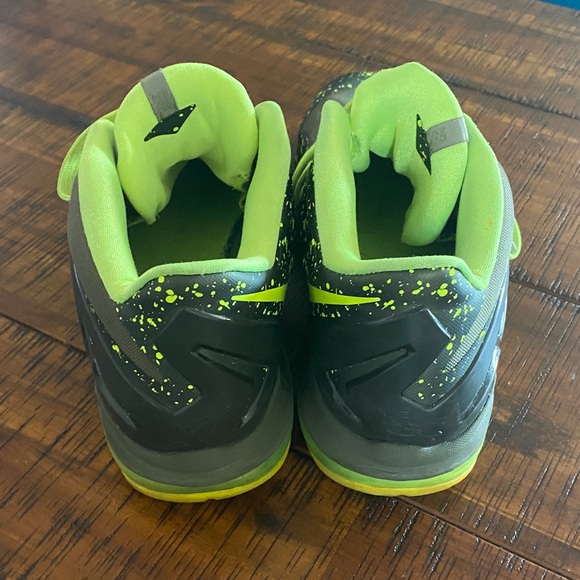 Nike Men Gray and Neon Green Sneakers - Picture 3 of 13